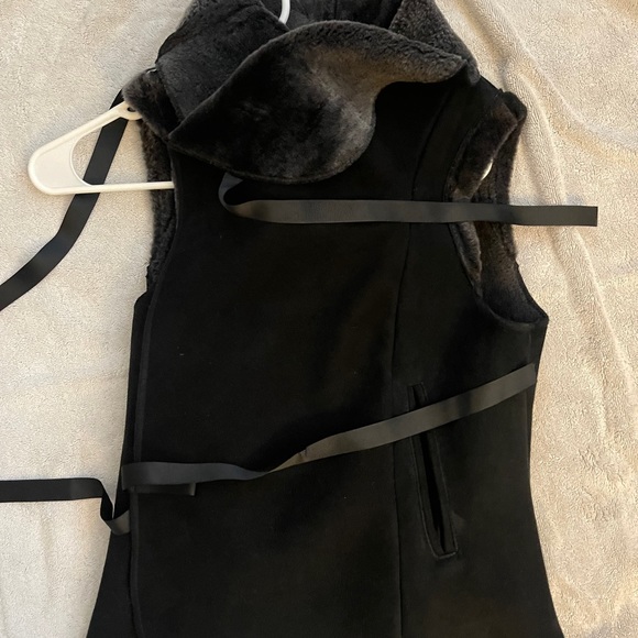 VEDA shearling and leather vest - Picture 8 of 10